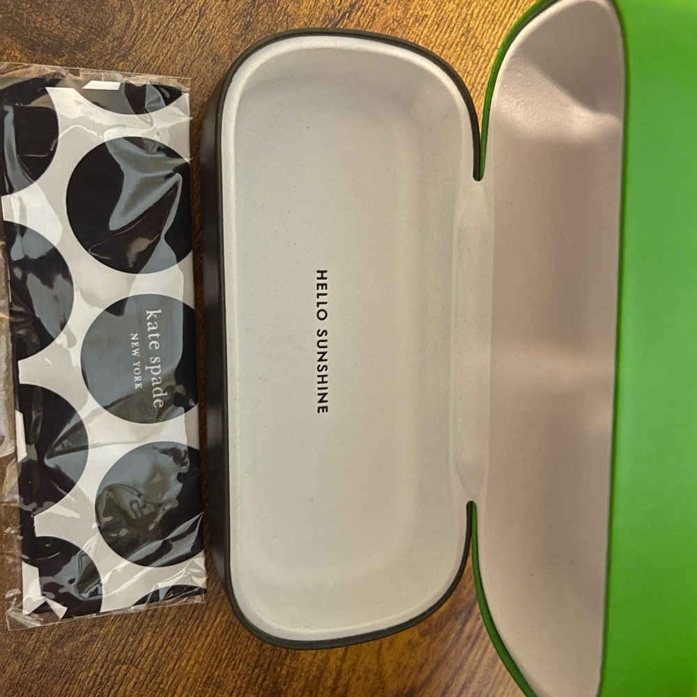 Kate Spade Straw Shoulder Bag with Green and Pink Accents and sunglasses & case - Picture 3 of 16